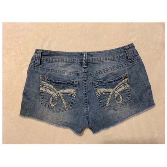 No Boundaries Women’s Jeans shorts - Picture 2 of 7
